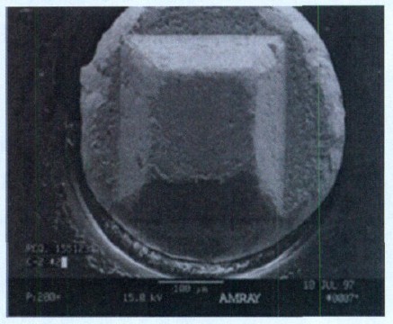 图10采用硅袋内插器老化后焊球的SEM照片