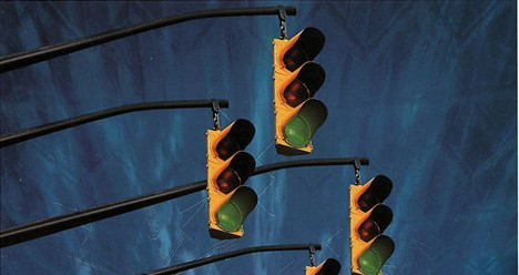 基于红绿灯控制系统的LED城市路灯方案