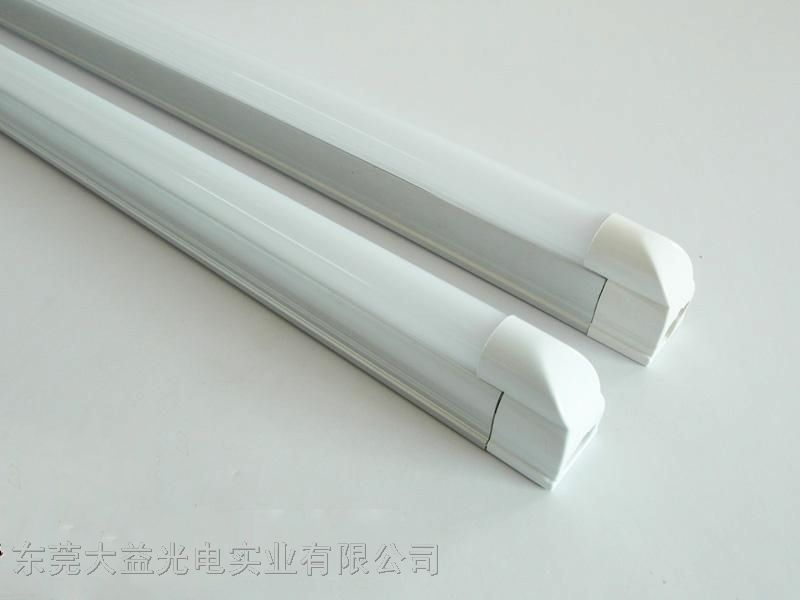 供应东莞大益光电0.9米LED日光灯T5系列
